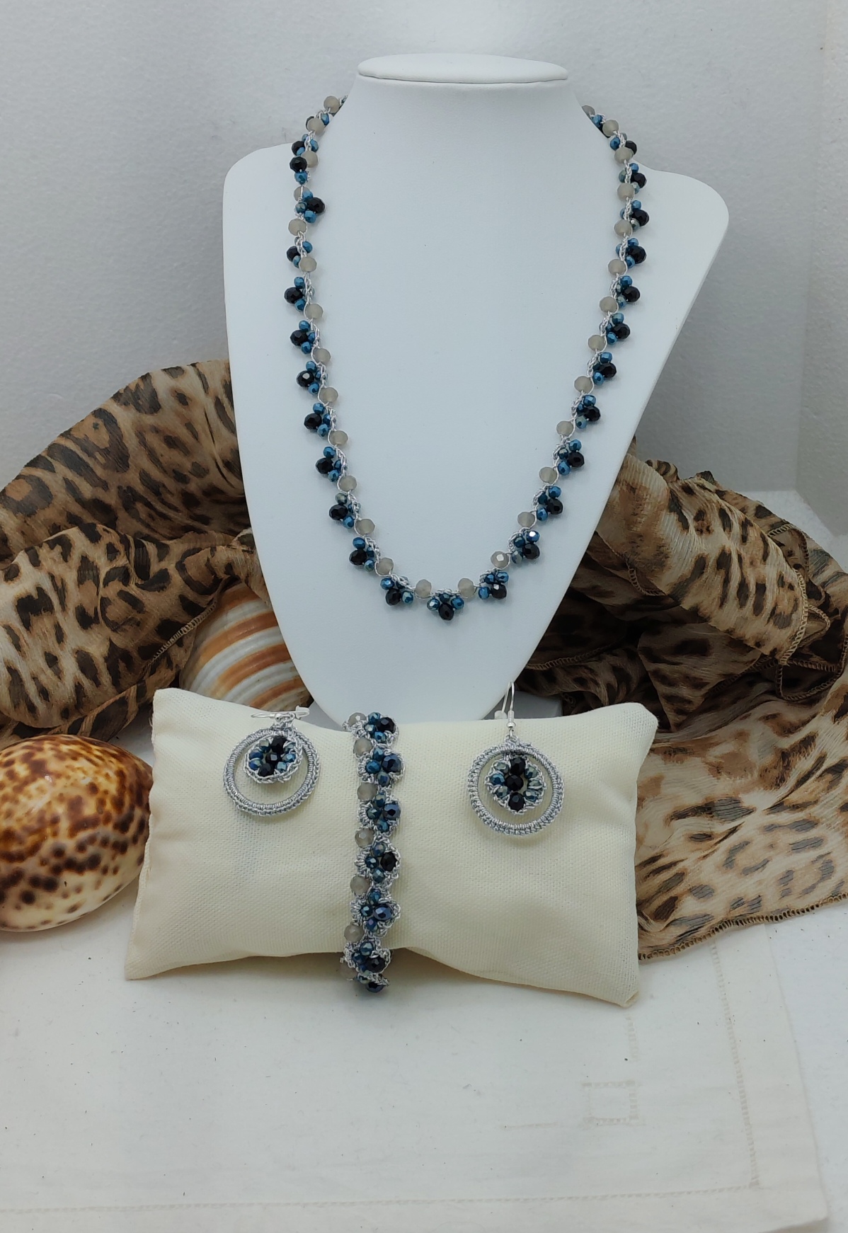 parure creata all'uncinetto